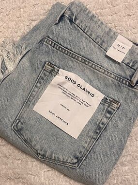 NWT!! Good American Good Classic Cropped Jeans